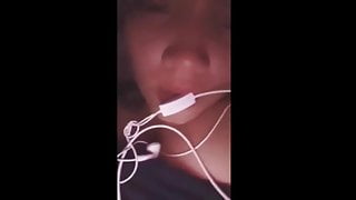 Shaved Pinay Masturbating