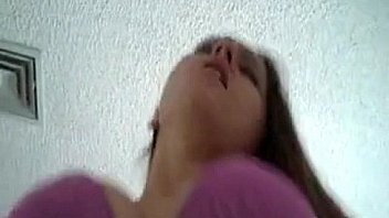 Güerita tetona recibe verga en su departamento