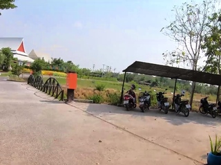 Big ass Thai girlfriend sucks and rides